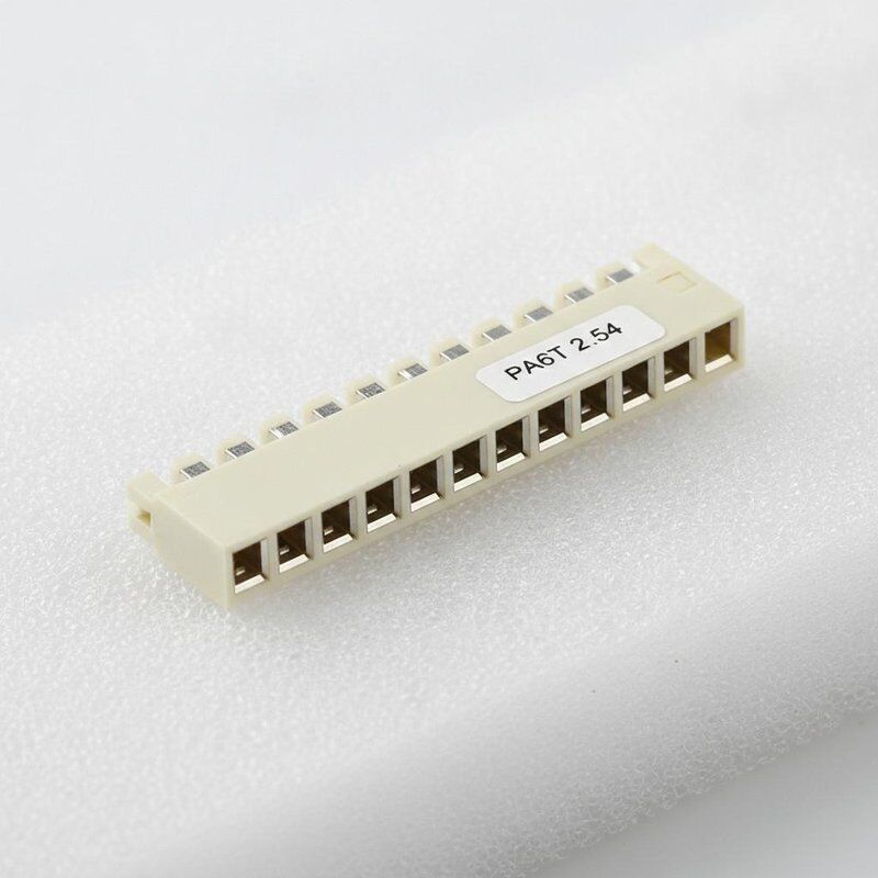 موصل رأس أنثى PA6T UL94V-0 مع مسافة 2.54 مم وجهات اتصال نحاسية مطلية بالذهب